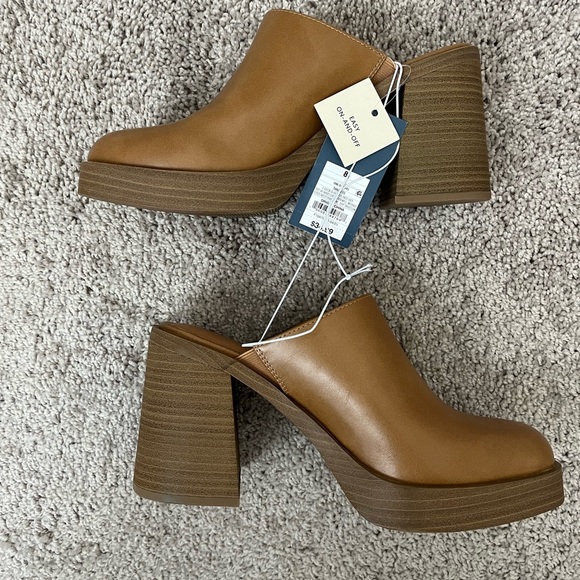 Universal Thread Shoes - Tan Platform Mule Heels Slip On Clogs Size 8.5 UNIVERSAL THREAD